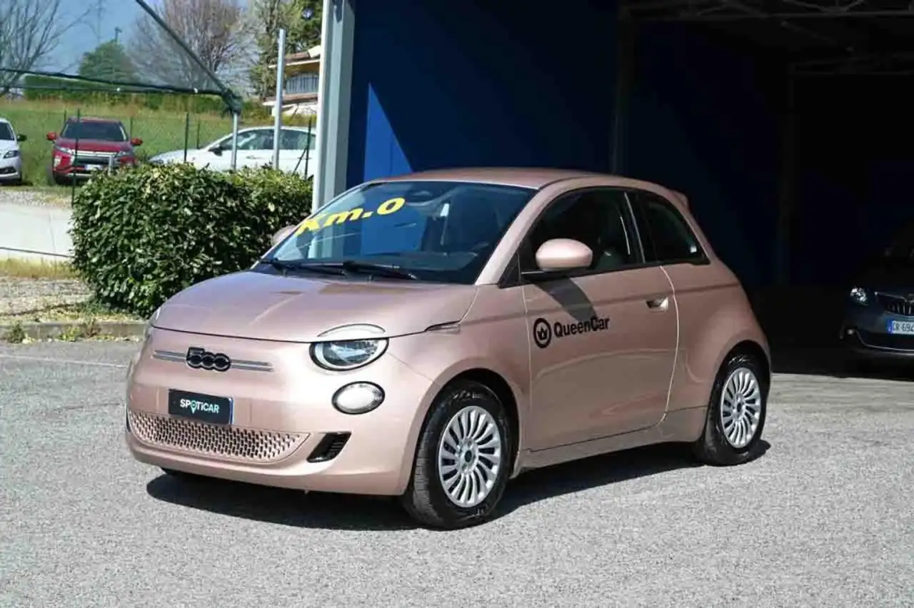 Fiat 500e Berlina 42 kWh — photo 1 of 15