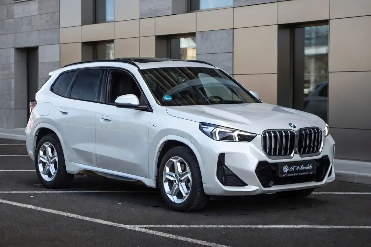 BMW X1 20i sDrive*M Sport*PANO*HUD*360*eSitze*h&k* — photo 1 of 25