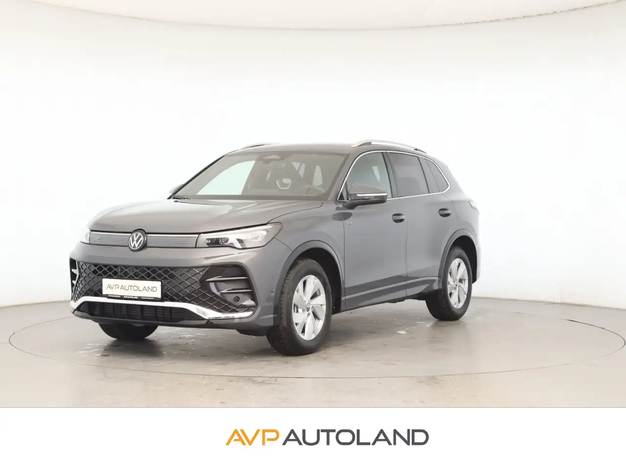 Volkswagen Tiguan 2.0 TDI DSG R-Line | NAVI | ACC | AHK | — photo 1 of 15