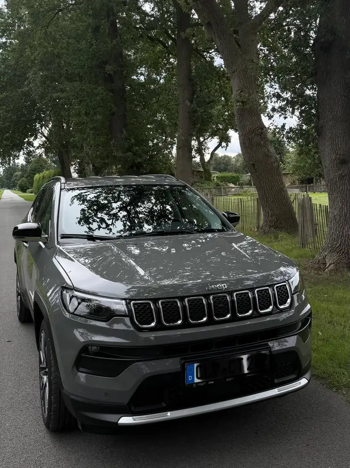 Jeep Compass 1.3 GSE T4 Limited — photo 1 of 17