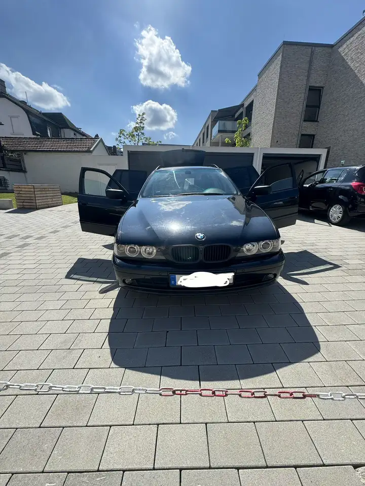 BMW 520 520i touring — photo 1 of 12