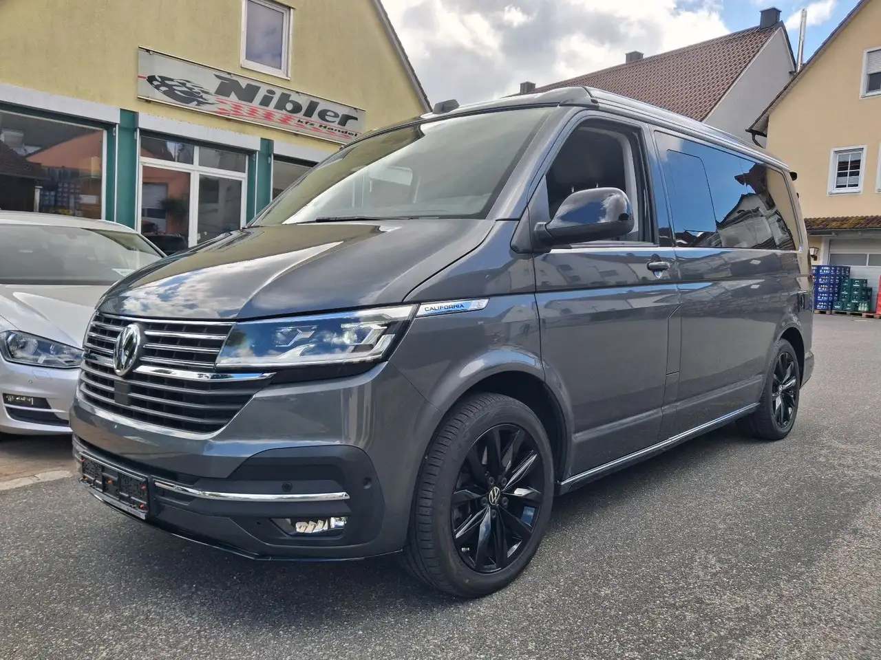 Volkswagen T6 California T6.1 California Ocean 2.0 TDI DSG 4Mot. LED+AHK — photo 1 of 40