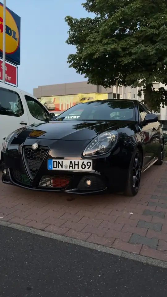 Alfa Romeo Giulietta 1.8 TBi 16V Quadrifoglio Verde — photo 1 of 6