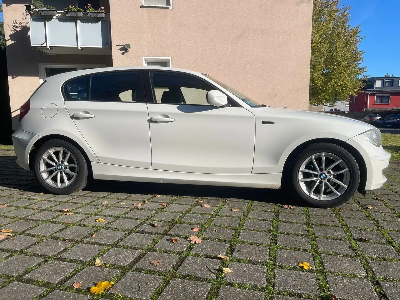 BMW 118 118i — photo 1 of 6