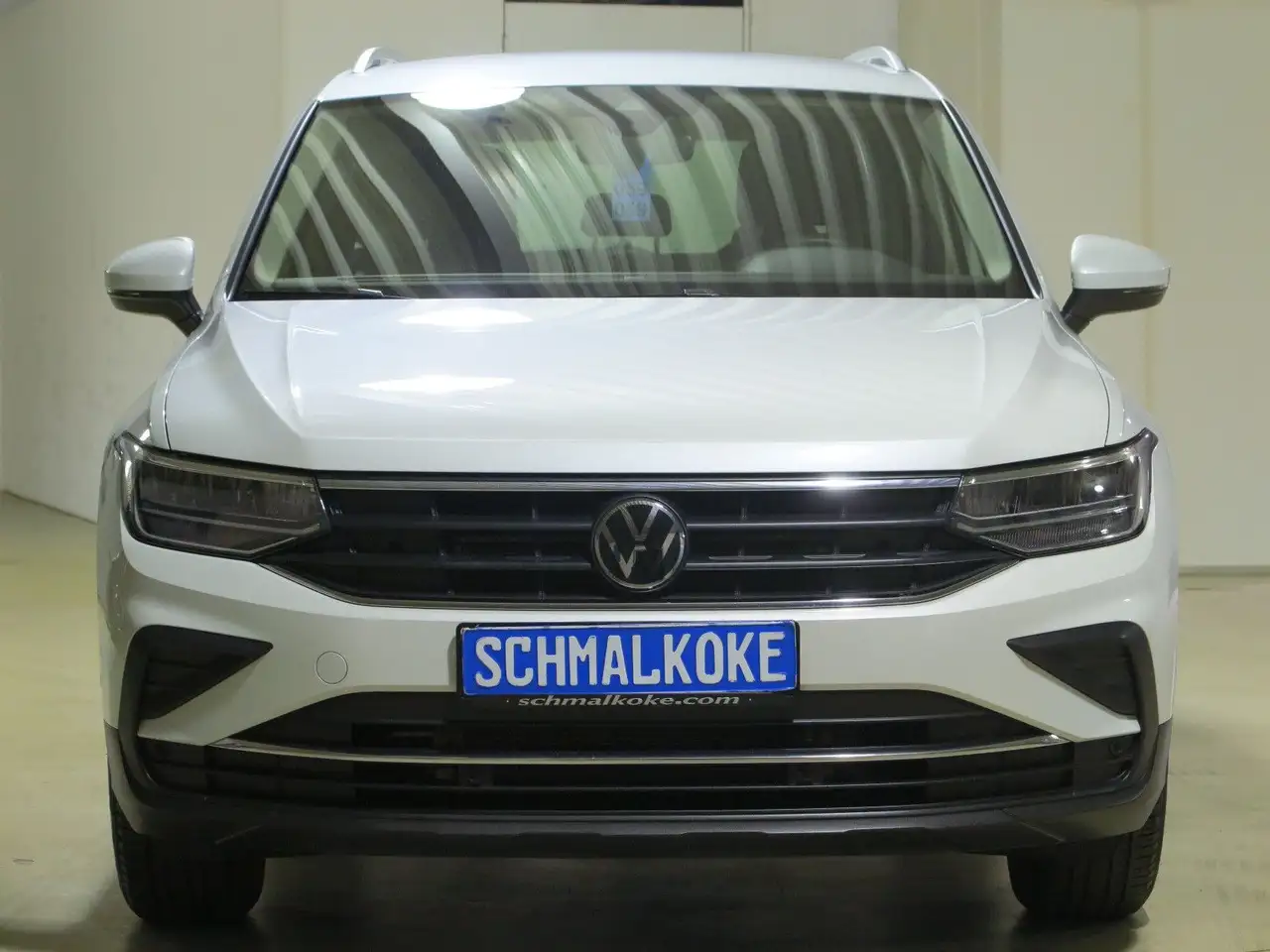Volkswagen Tiguan 2.0 TDI SCR DSG7 Move AHK Navi ACC — photo 1 of 40