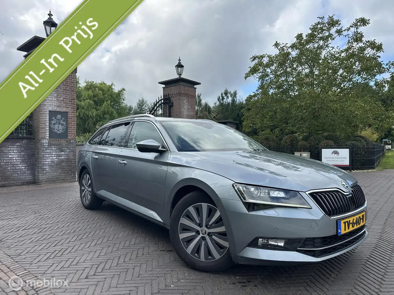 Skoda Superb Combi 1.6 TDI Trekhaak Pano ACC Memory LED✅ — photo 1 of 35