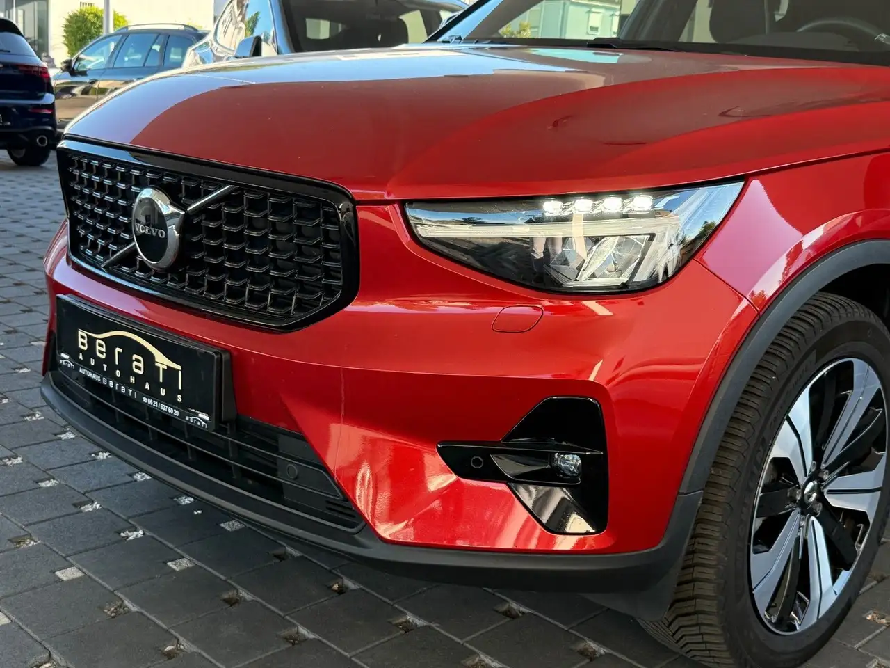 Volvo XC40 T5 Plug-InHybrid Ultimate Dark/PANO/el.AHK — photo 1 of 36