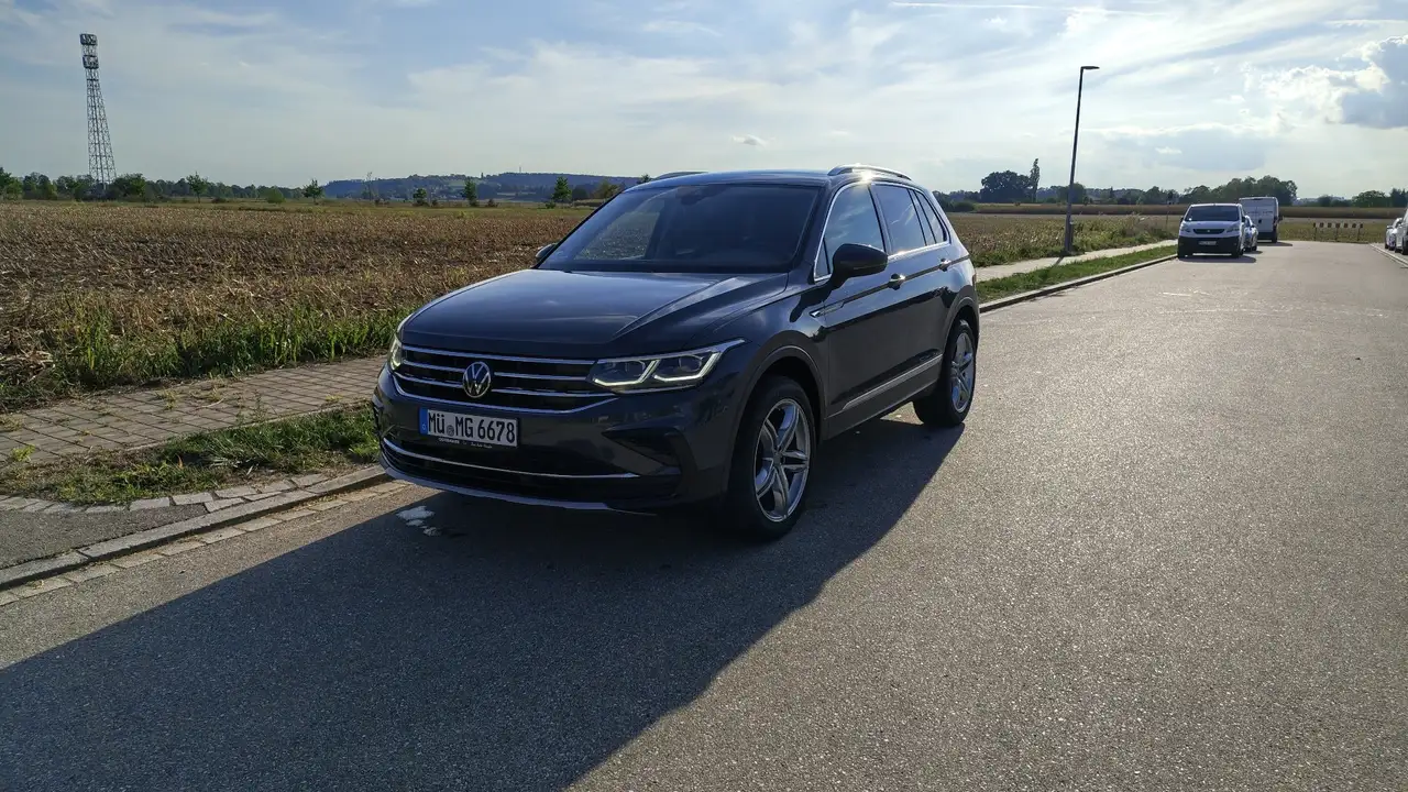 Volkswagen Tiguan 2.0 TDI SCR 4Motion DSG Elegance — photo 1 of 11