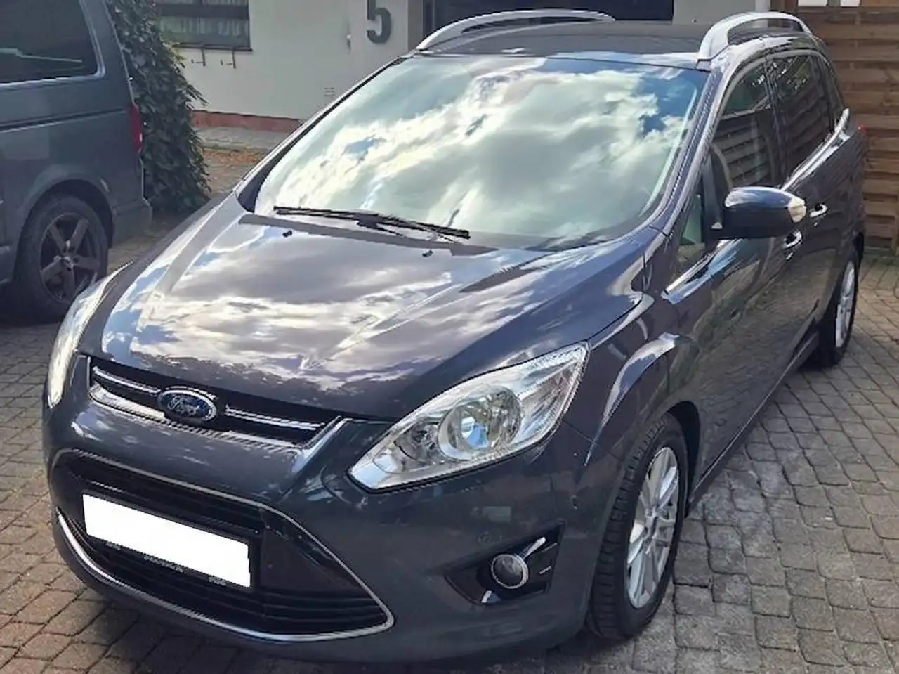 Ford Grand C-Max C-Max Diesel 2.0 TDCi Titanium — photo 1 of 20