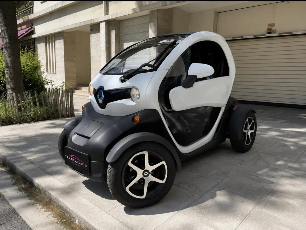 Renault Twizy re Vitre bluetooth — photo 1 of 32