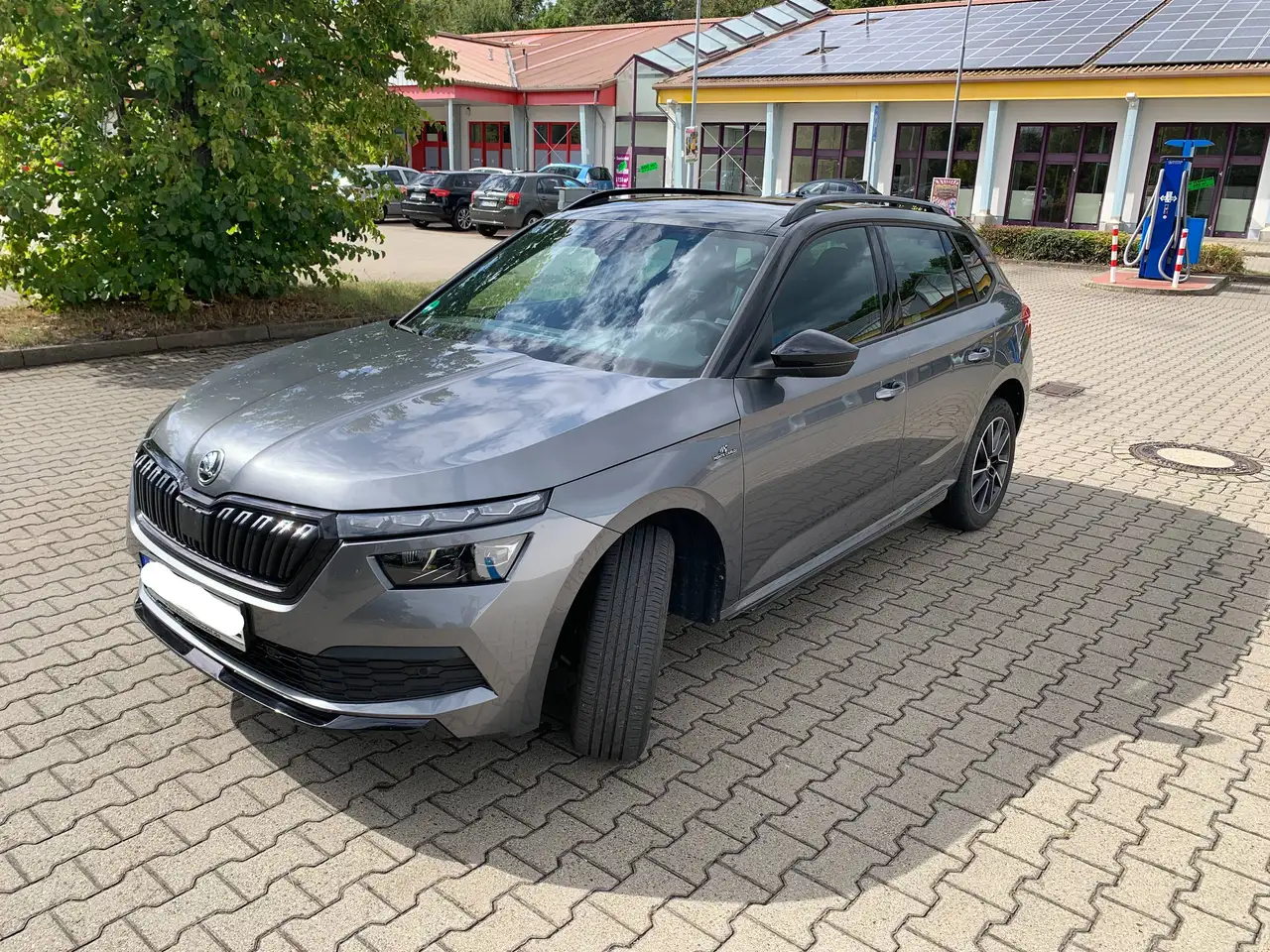 Skoda Kamiq 1.5 TSI Monte Carlo+AHK+Panorama+SHZ+LHZ+8f.Reifen+Kamera — photo 1 of 18