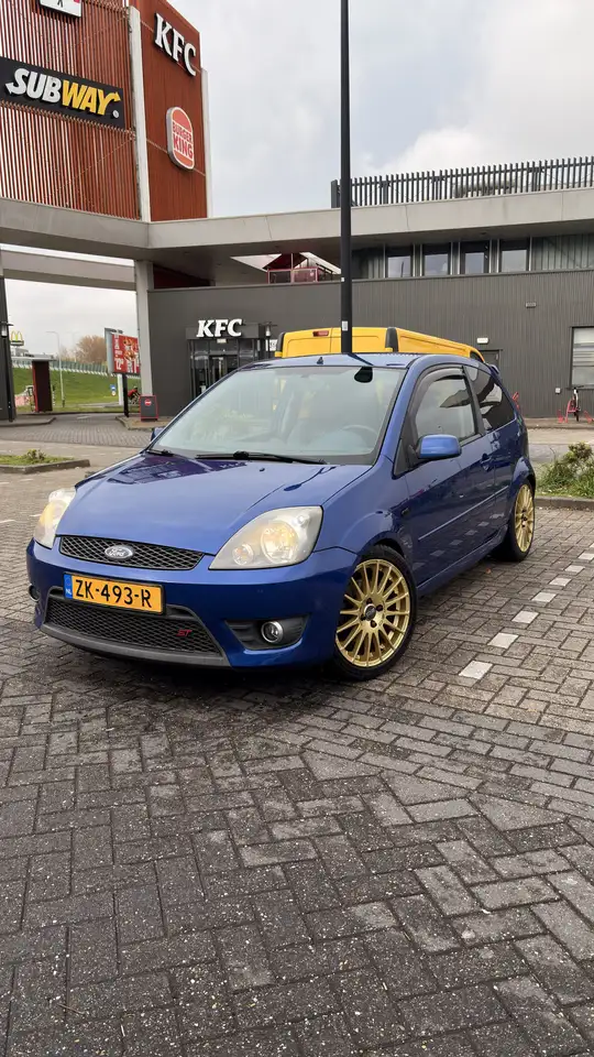 Ford Fiesta 2.0 ST — photo 1 of 7
