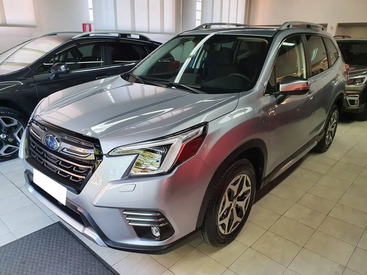 Subaru Forester 2.0i e-boxer STYLE lineartronic — photo 1 of 9
