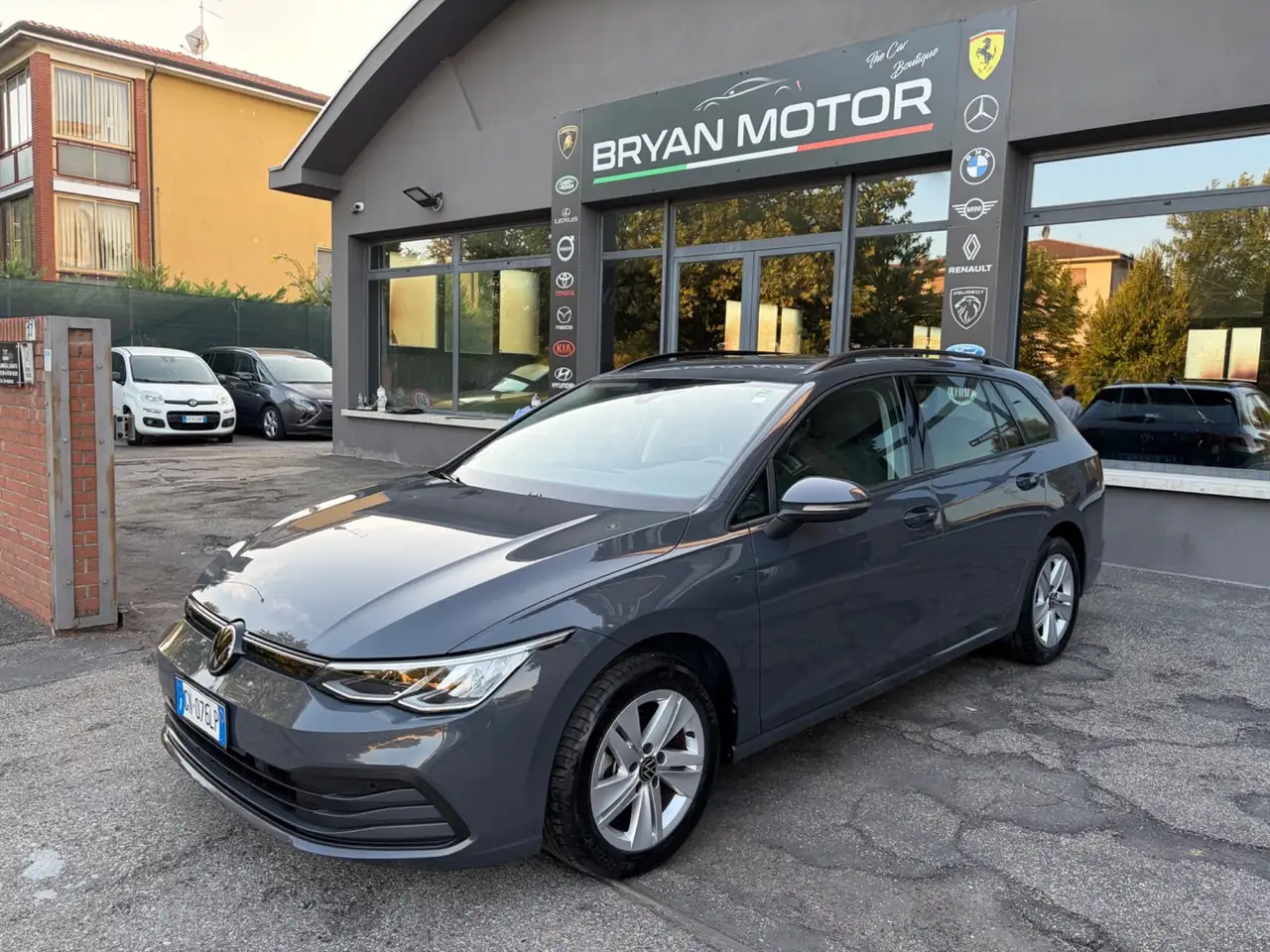 Volkswagen Golf Variant Golf Variant 1.0 eTSI EVO DSG Life — photo 1 of 12