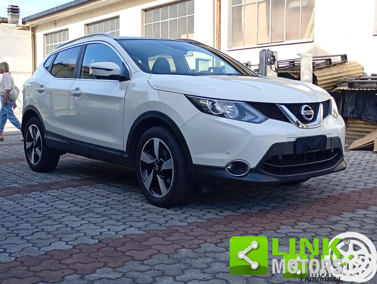 Nissan Qashqai 1.2 DIG-T N-Vision 115 CV — photo 1 of 15