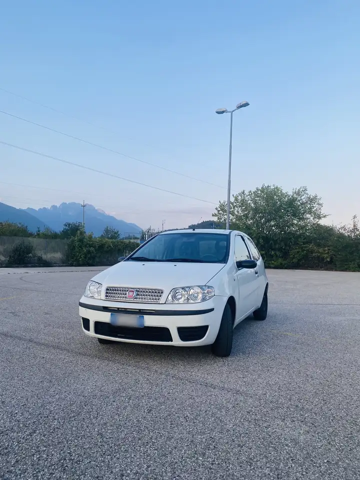 Fiat Punto 3p 1.2 Classic — photo 1 of 11