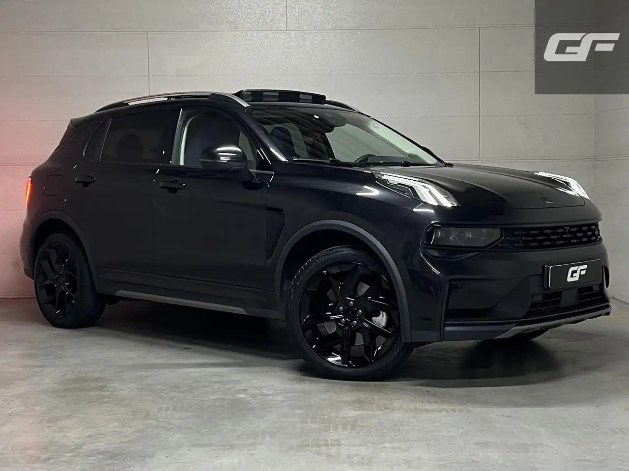 Lynk & Co 01 1.5 Plug-in Black Edition Sfeerver. CarPlay 360° — photo 1 of 40