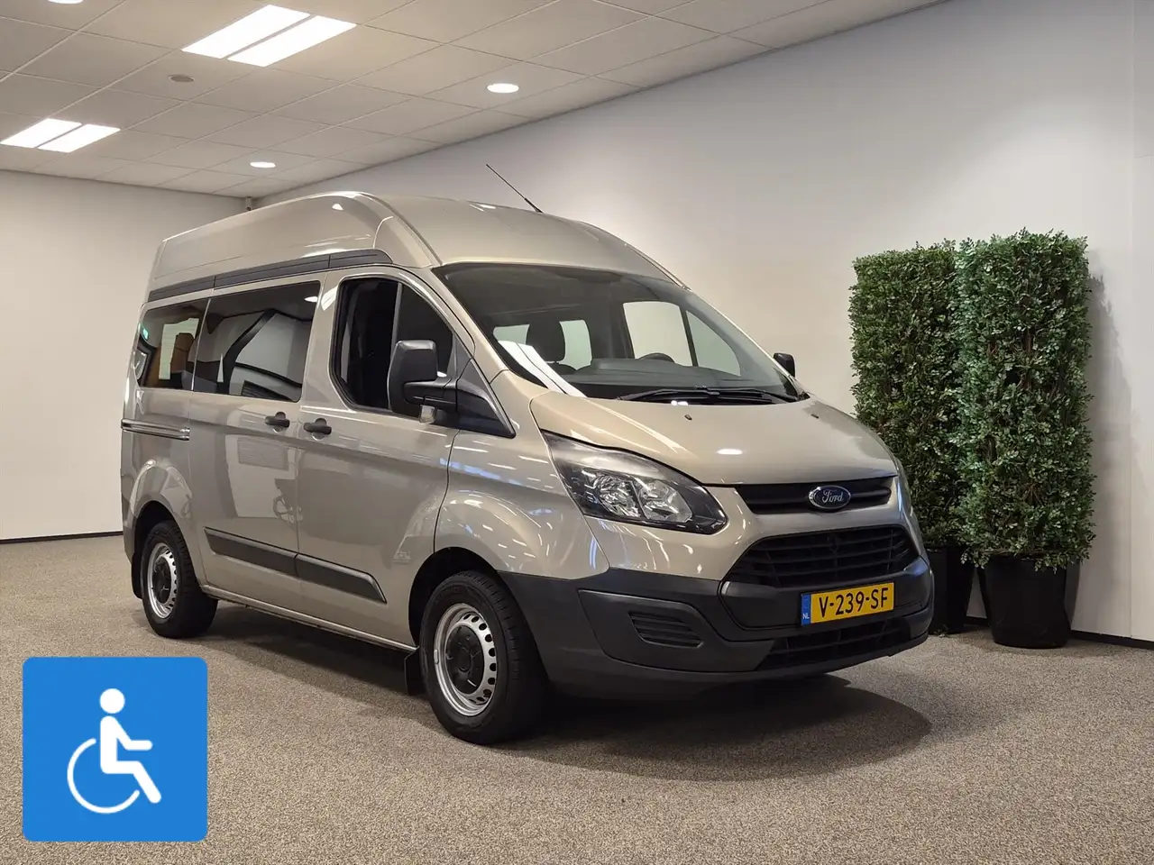 Ford Transit Custom L1H2 Rolstoelbus (airco) — photo 1 of 38