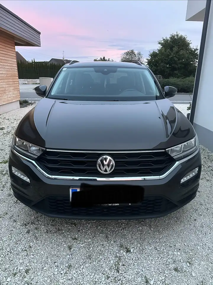 Volkswagen T-Roc 1,0 TSI — photo 1 of 9