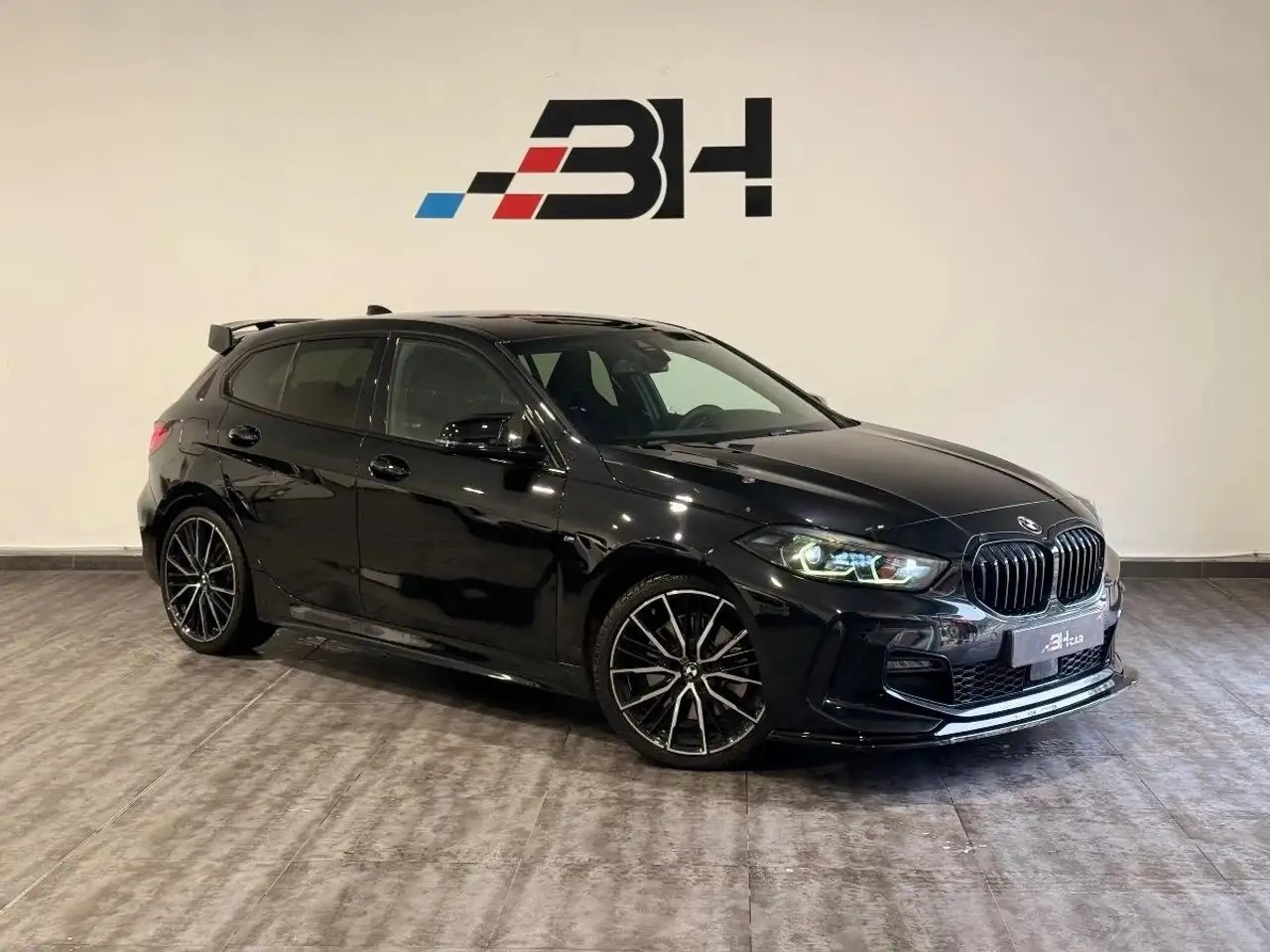 BMW 120 2.0 120 D 190CV M-SPORT XDRIVE / CARPLAY / CAMERA / SUIVI COMPLET BMW/GARANTIE 3 MOIS / — photo 1 of 29
