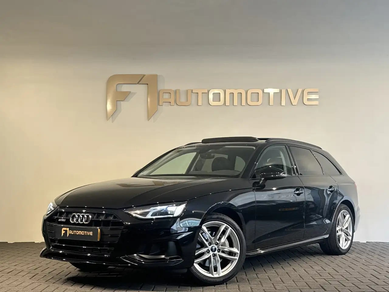 Audi A4 AVANT 40 TFSI quattro S edition Pano|Memory|Trekha — photo 1 of 39
