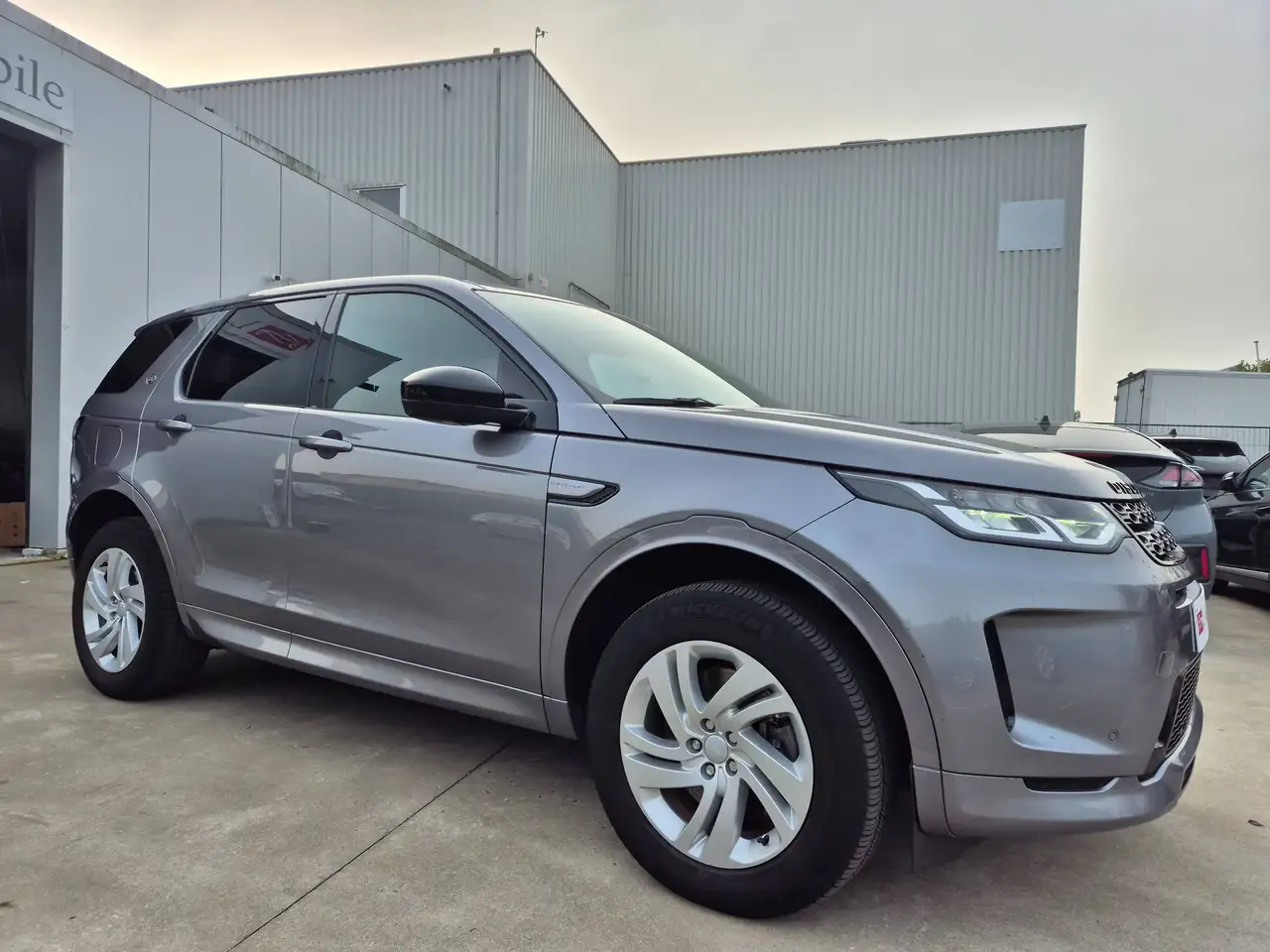 Land Rover Discovery Sport PHEV / 4WD / P300e / R-DYNAMIC S / 2022 !! — photo 1 of 15