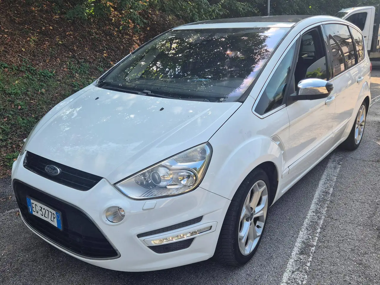 Ford S-Max S-Max 2.0 tdci Titanium 130cv auto dpf — photo 1 of 15