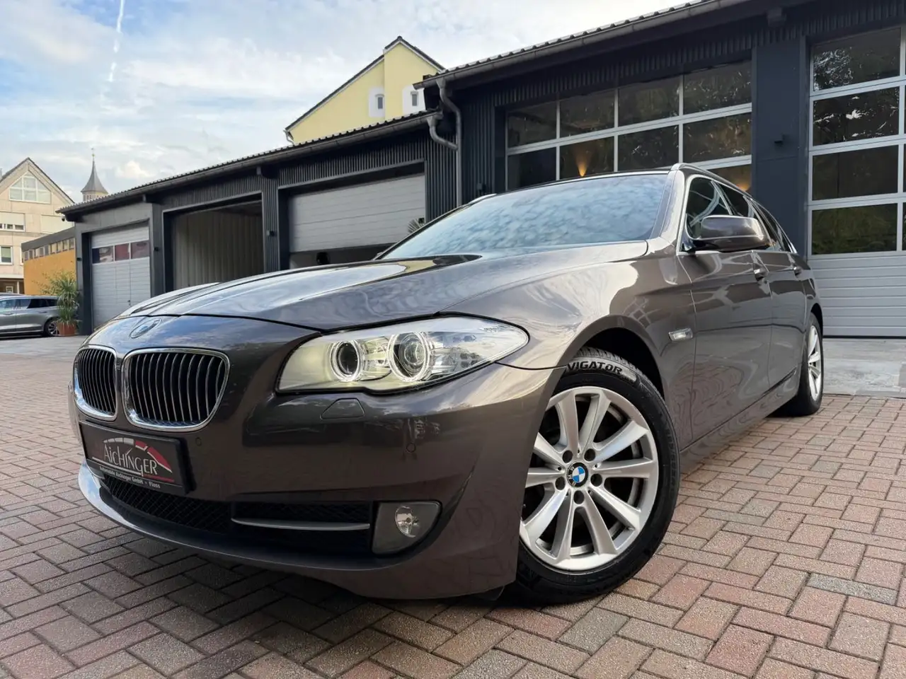BMW 528 i Touring F11 Bi-Xenon Navi Prof Leder Beige — photo 1 of 26