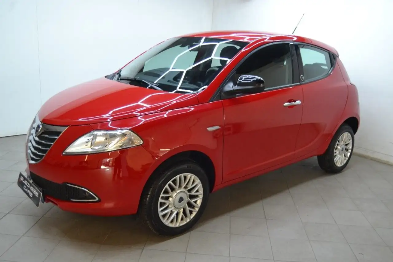 Lancia Ypsilon 0.9 TwinAir 85 CV 5 porte Metano Ecochic Elle — photo 1 of 13