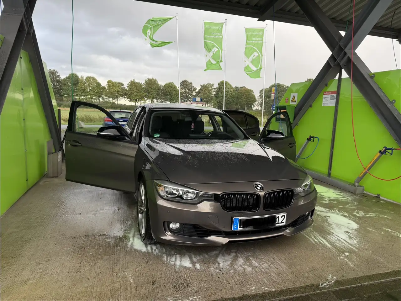 BMW 320 320i — photo 1 of 11
