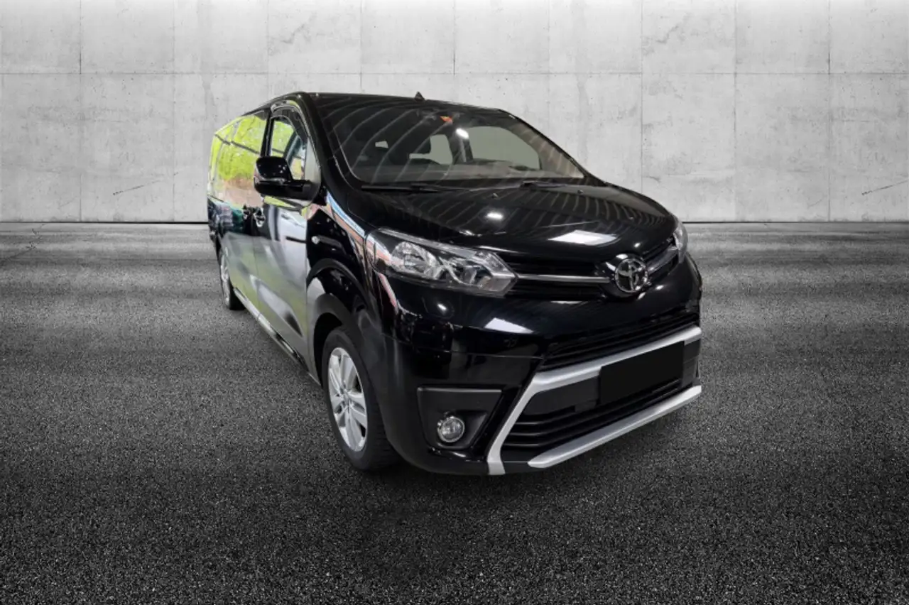 Toyota Proace Verso 1.5D L0 D Luxury — photo 1 of 8