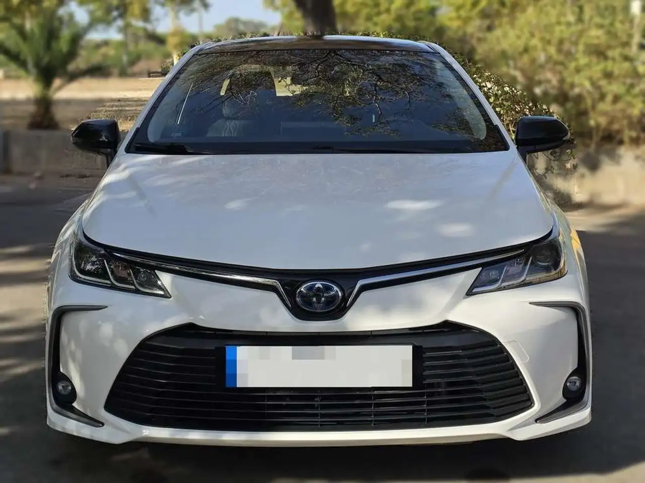 Toyota Corolla 1.8 125H ECO E-CVT SEDAN — photo 1 of 15