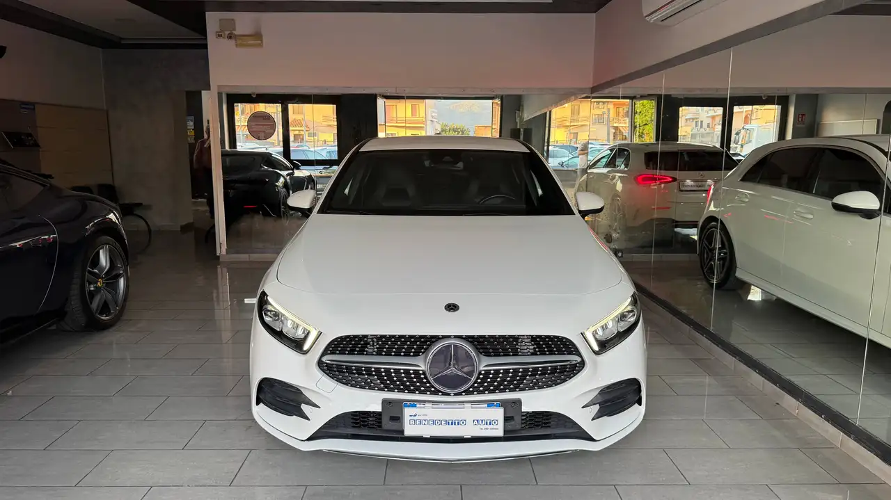 Mercedes-Benz A 180 Premium AMG UFF ITALIA — photo 1 of 15