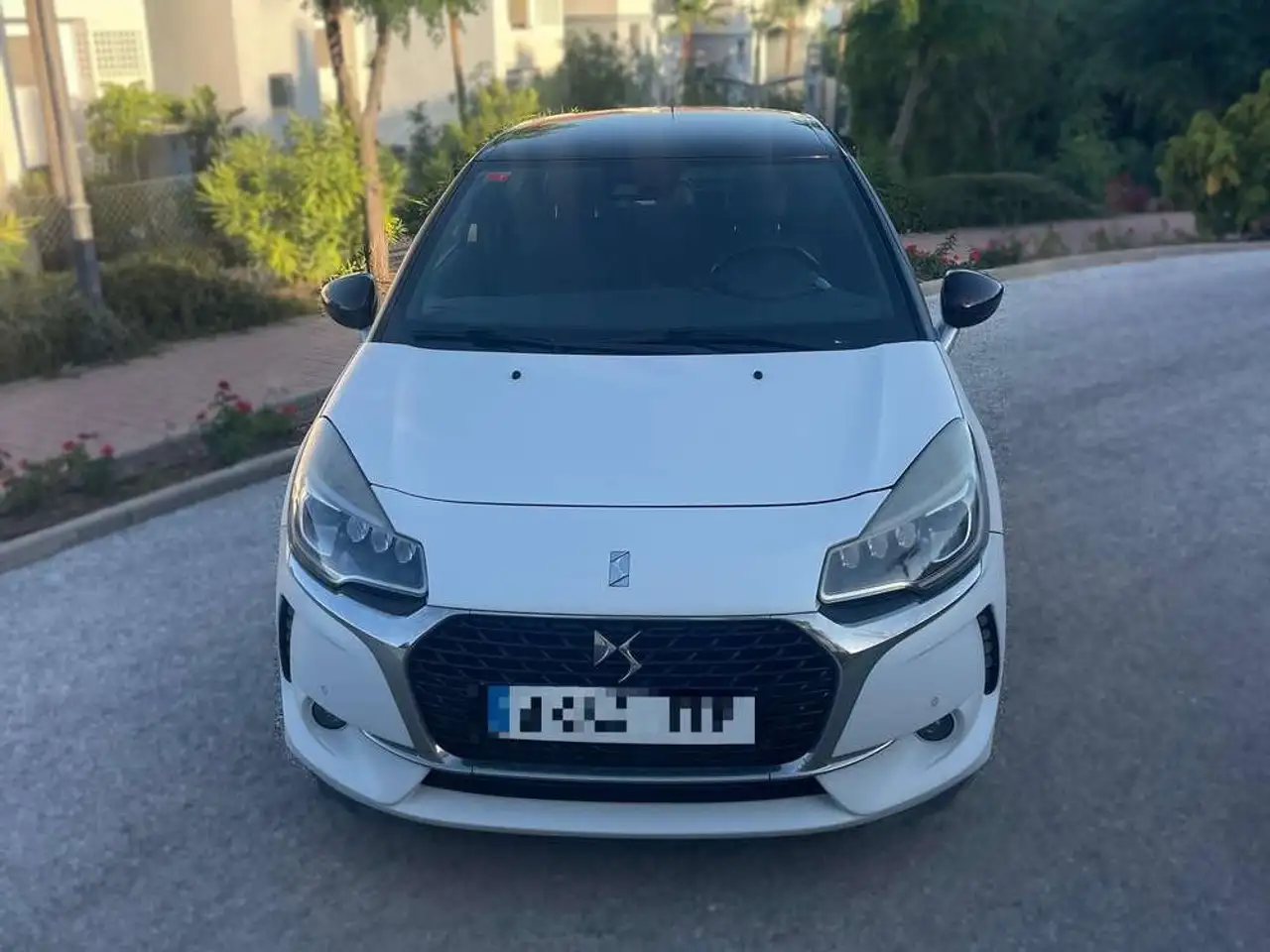 DS Automobiles DS 3 1.2 PureTech S&S Givenchy Le MakeUp EAT6 — photo 1 of 40