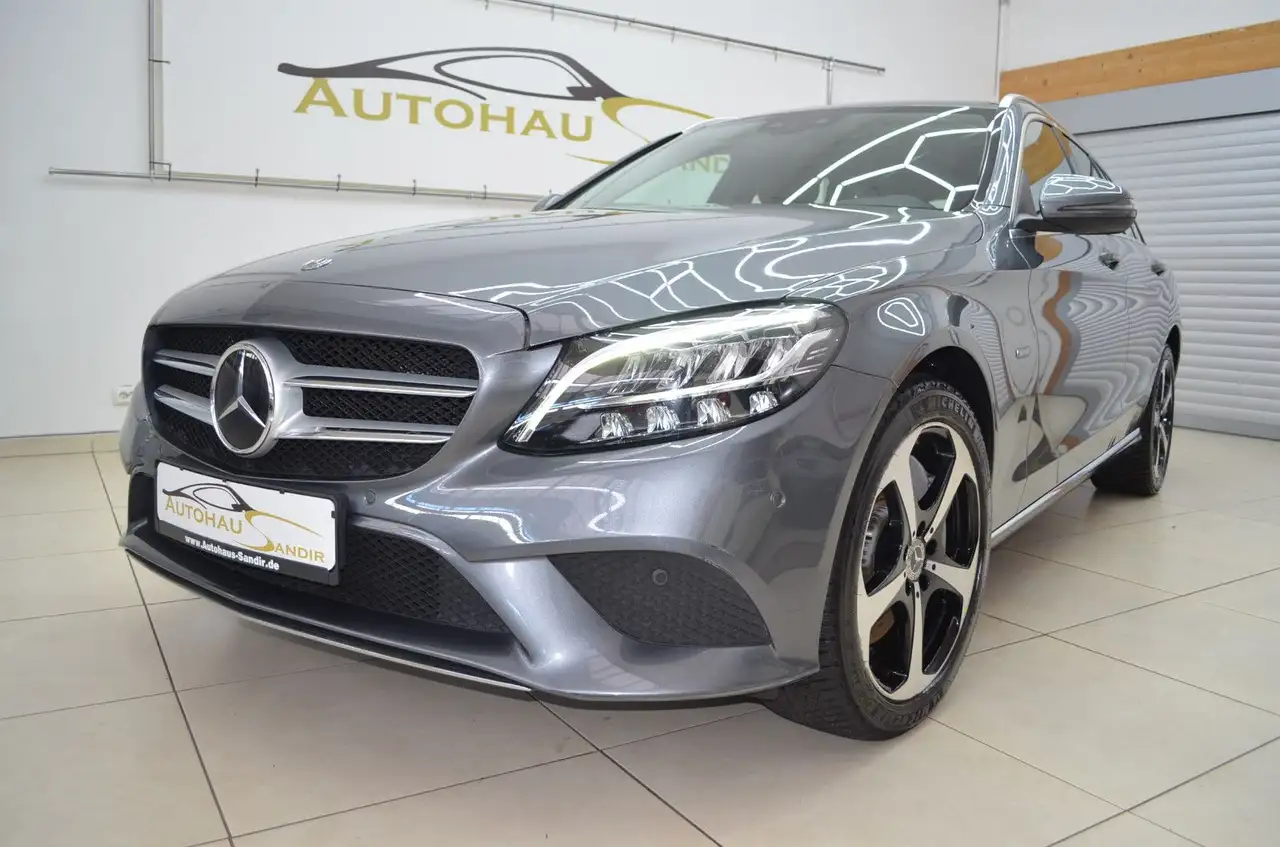Mercedes-Benz C 300 T de Avantgarde ~Navi~LED~ACC~CAM — photo 1 of 22