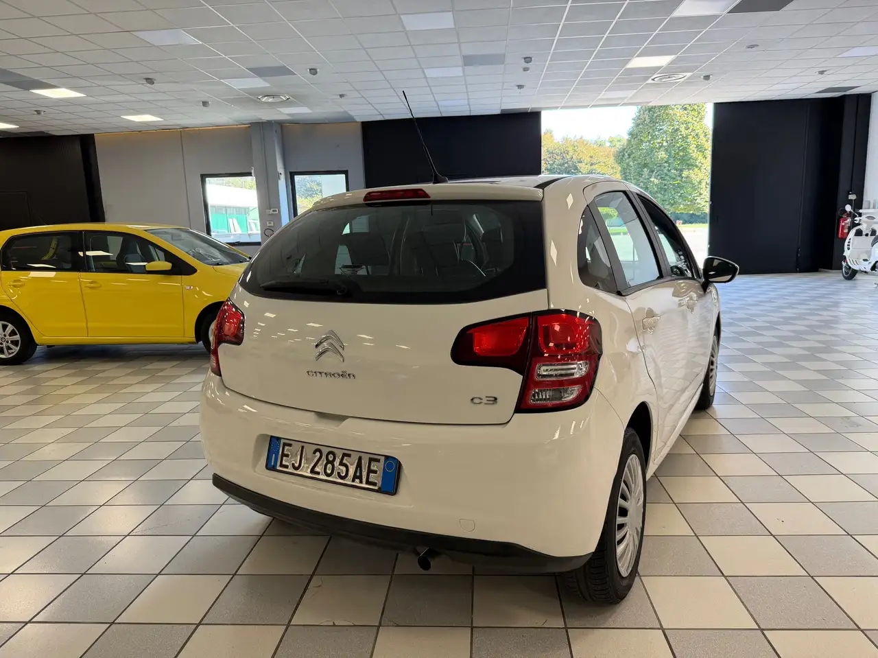 Citroen C3 C3 II 2009 1.1 Attraction — photo 1 of 22