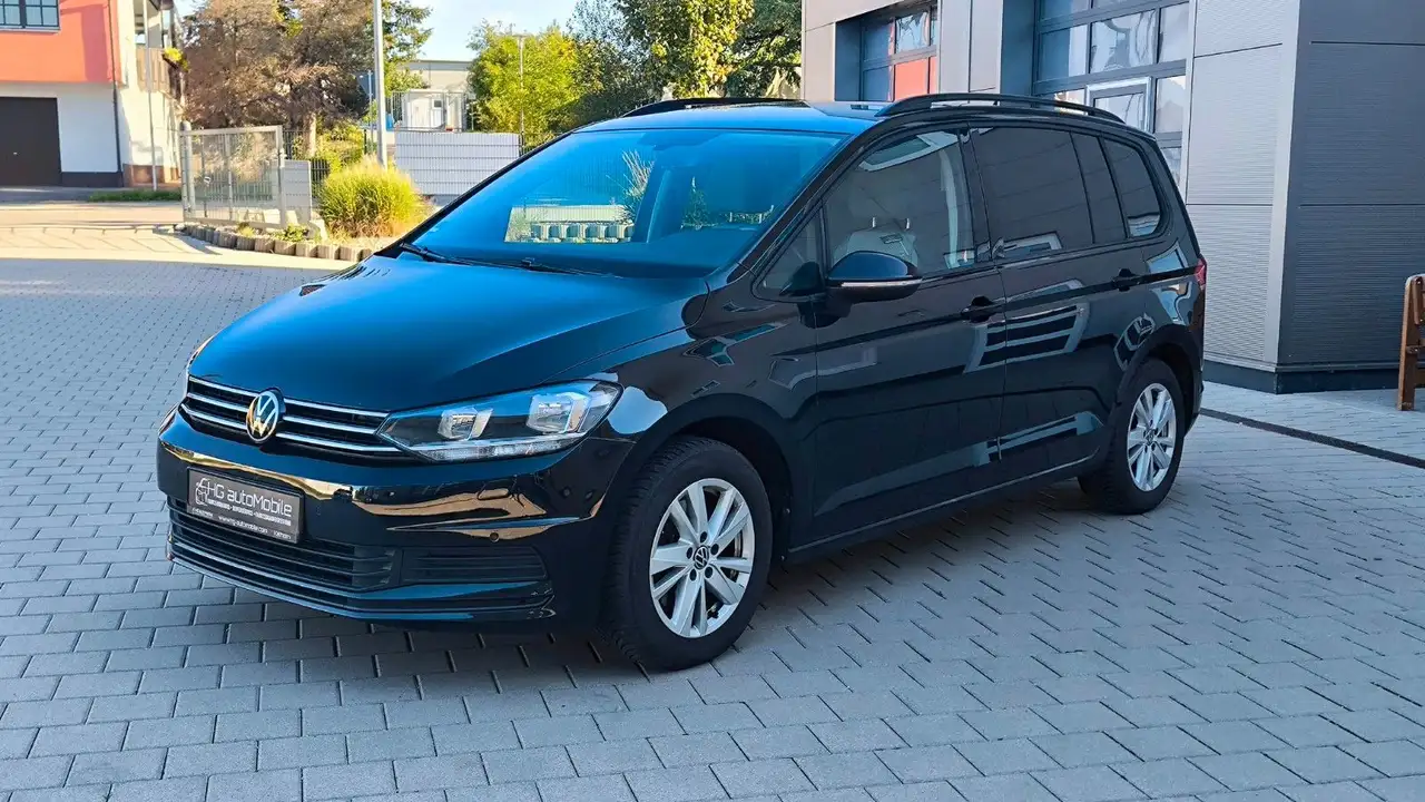 Volkswagen Touran Comfortline BMT/Start-Stop — photo 1 of 40
