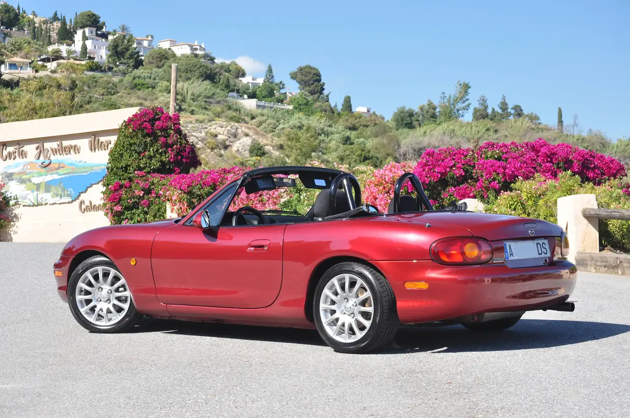 Mazda MX-5 MX-5 1.6 16v FE FE — photo 1 of 15