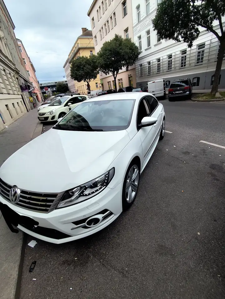 Volkswagen CC 2.0 TDI BlueMotion Technology Dynamic Black — photo 1 of 11