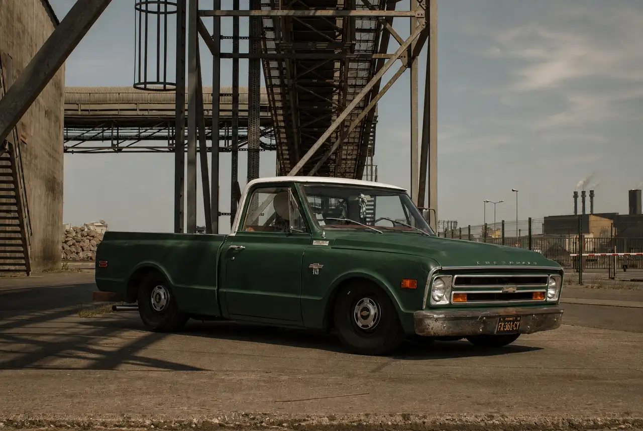 Chevrolet C10 — photo 1 of 7