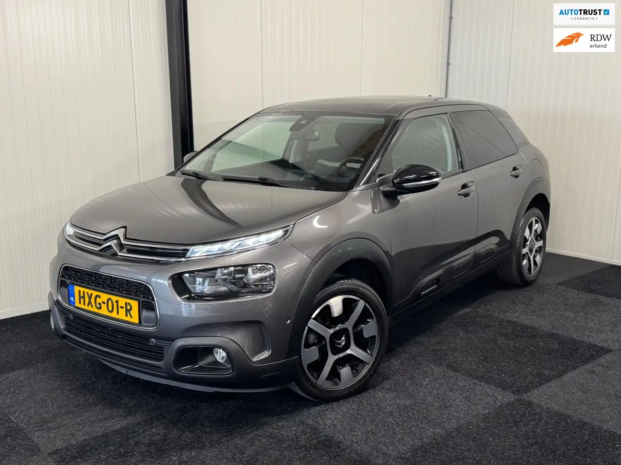 Citroen C4 Cactus 1.2 PureTech 2020 PANO/KEYLESS/DODEH/LANE/FRONT/17 — photo 1 of 31