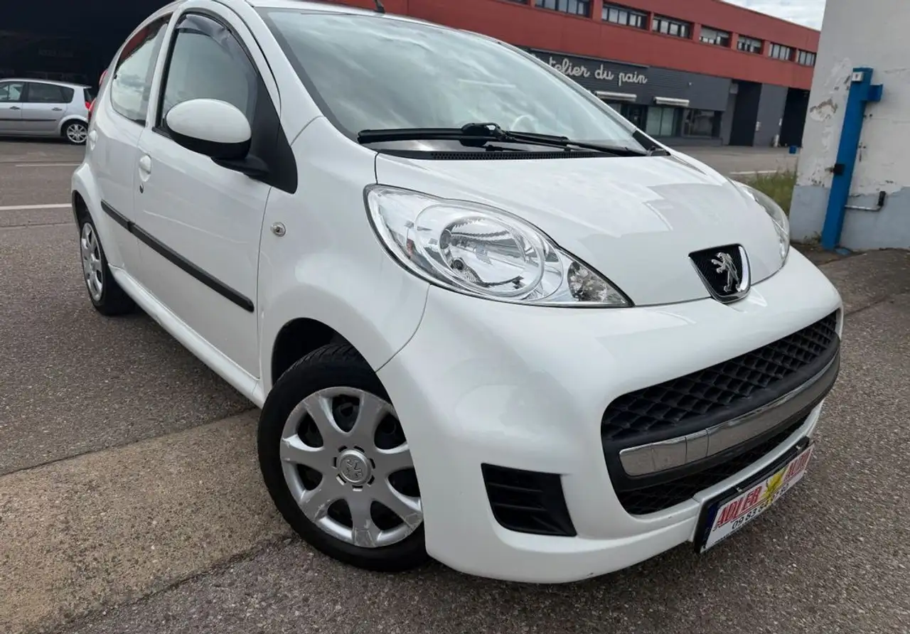 Peugeot 107 1.0 12v Urban Euro5 5p — photo 1 of 5