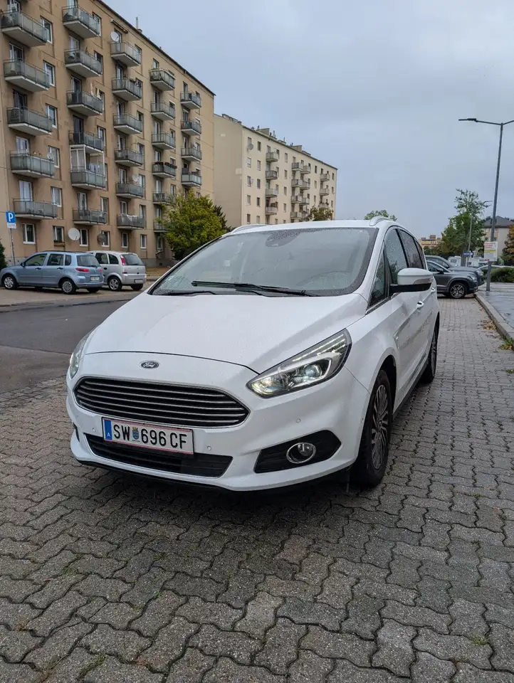 Ford S-Max Titanium 2.0 EcoBlue SCR Aut. — photo 1 of 20