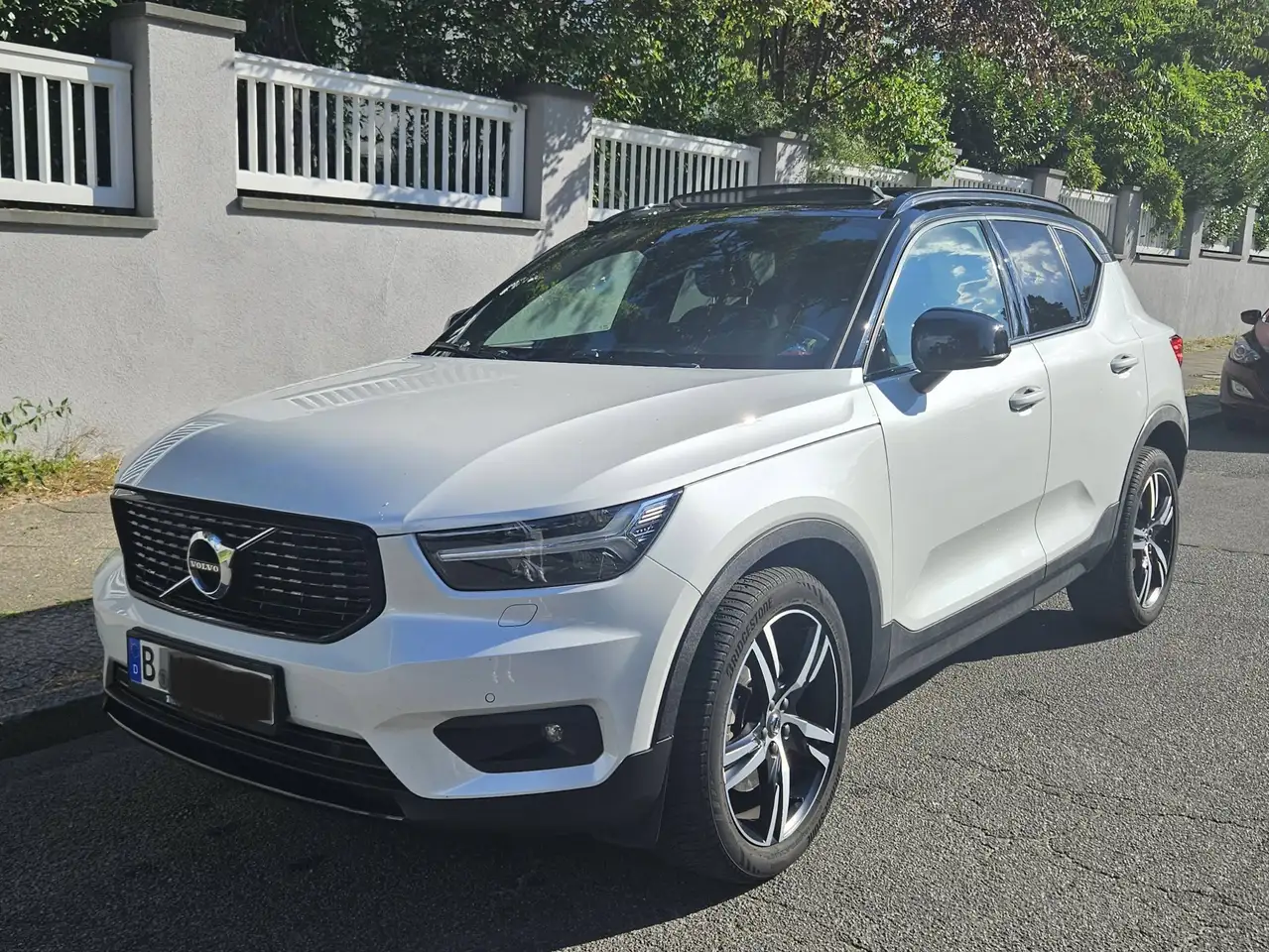 Volvo XC40 XC40 T4 Geartronic R-Design — photo 1 of 34