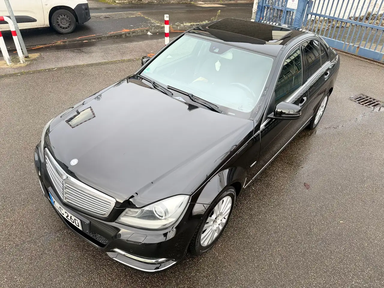 Mercedes-Benz C 200 CGI Automatik BlueEFFICIENCY Elegance — photo 1 of 14