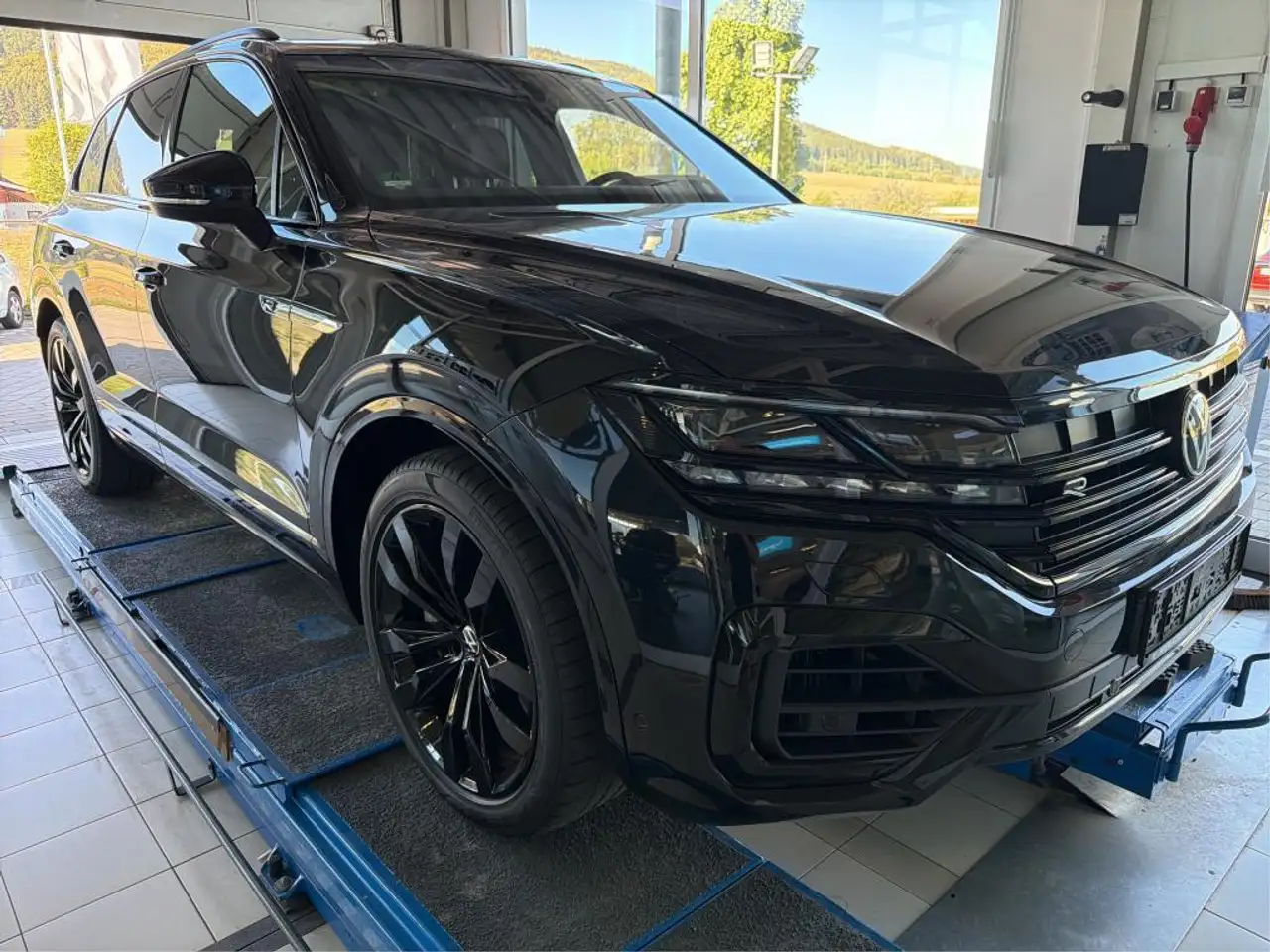 2022 Volkswagen Touareg R e-Hybrid ACC AIR AHK PANO KAMERA 21Z, photograph 4