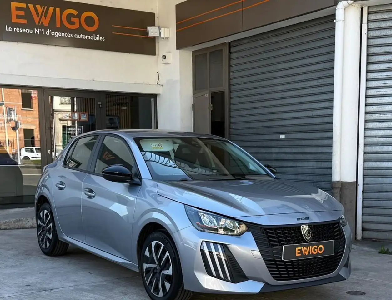 Peugeot 208 II (2) 1.2 HYBRID 110 STYLE E-DCS6 %2B RADARS AR CARPLAY 1ere MAIN — photo 1 of 30