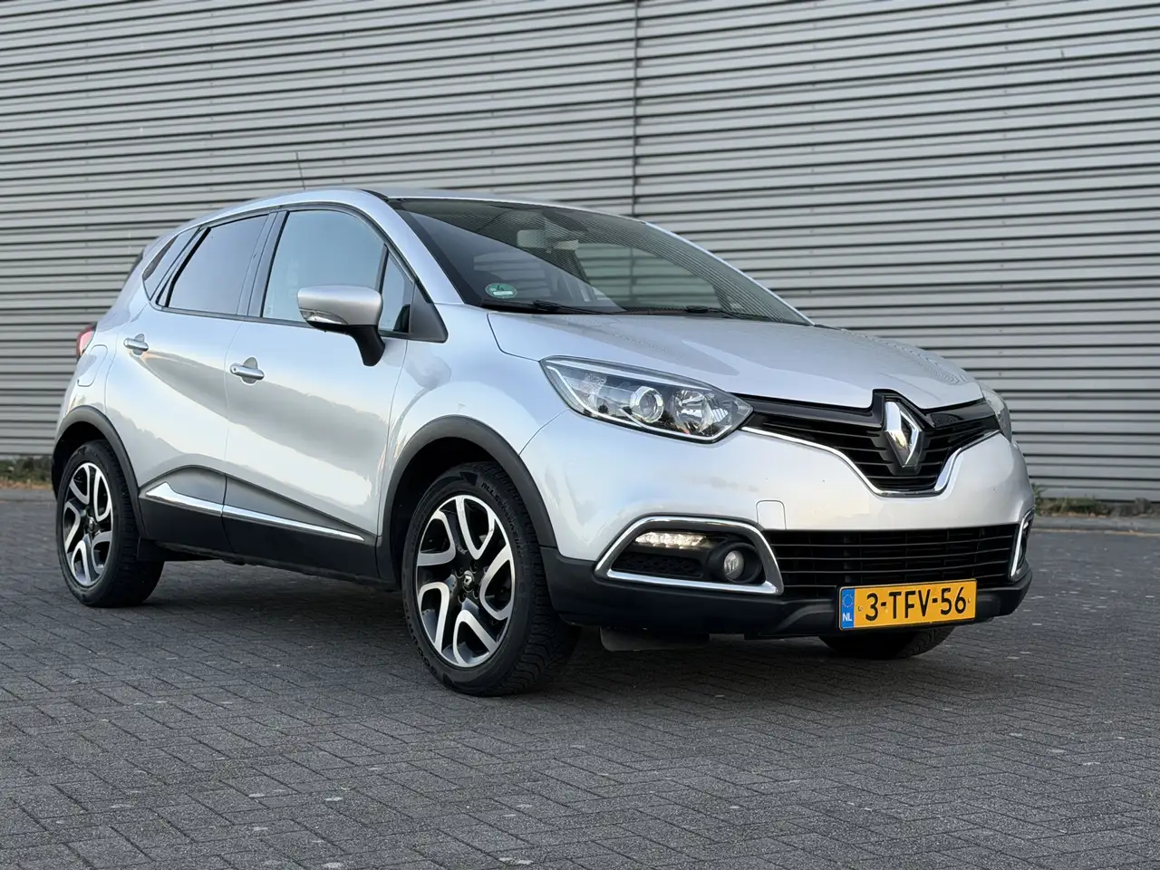 Renault Captur 0.9 TCe Dynamique — photo 1 of 20