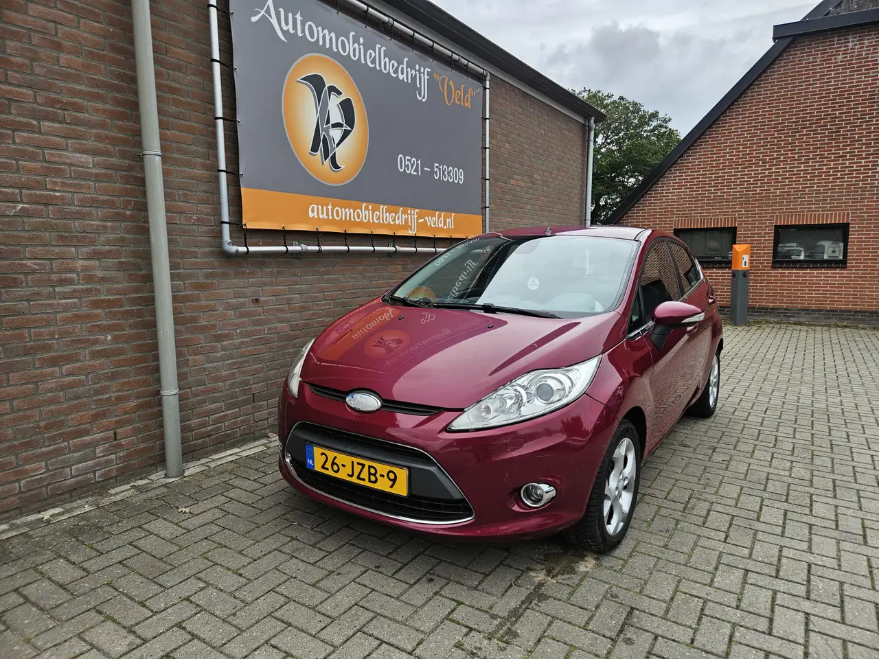 Ford Fiesta 1.4 Titanium — photo 1 of 31