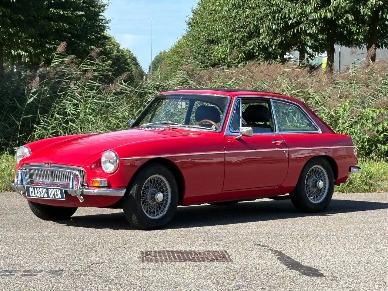 MG MGB 1.8 GT — photo 1 of 18